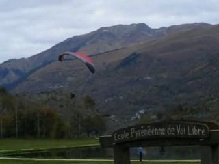 Atterrissage spectaculaire de POÏ