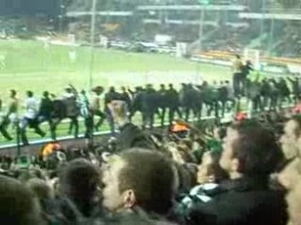 Asse-Olympiakos Kop nord Fin du match