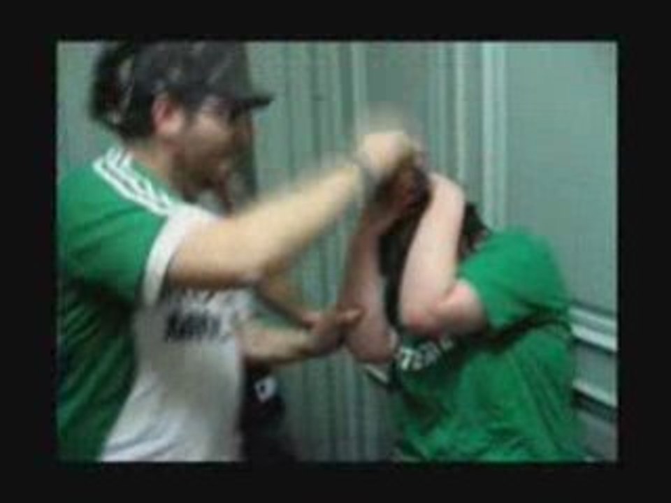 Match de basket au bureau qui dégénère après le travail