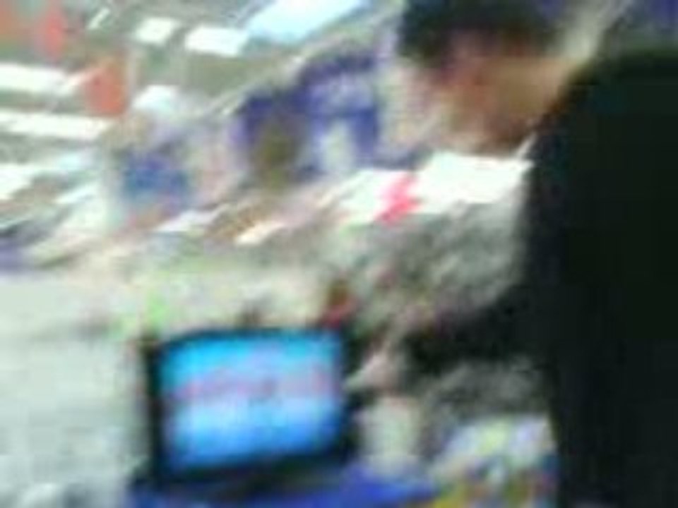 hicham' ki jou a la wii fite a carfour.mdr