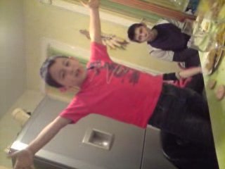 LE DAVID KI CHANTE UNE CANTIQUE