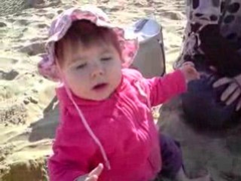 Louise dans le sable