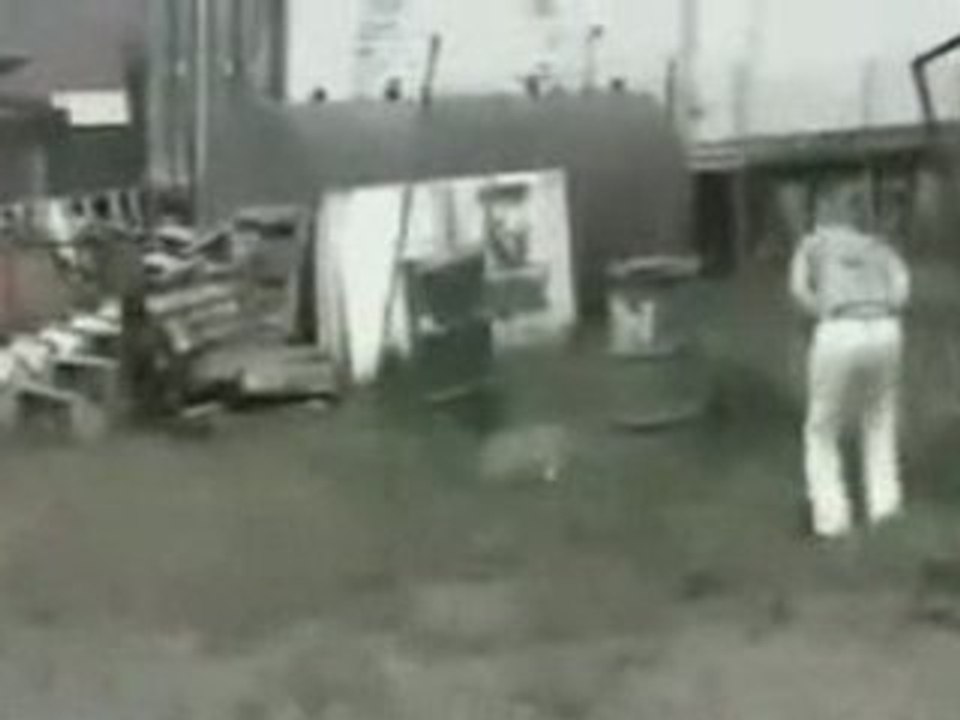 Abrutis urine sur une cloture électrique