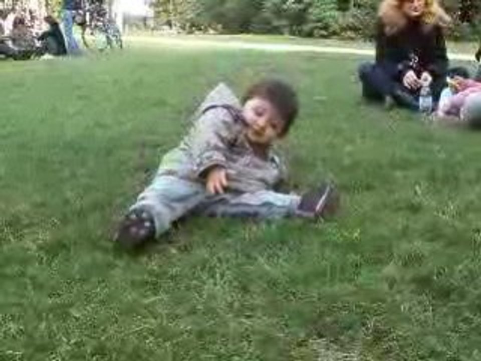 4 pattes ds l'herbe à la recherche du goûter des autres lol