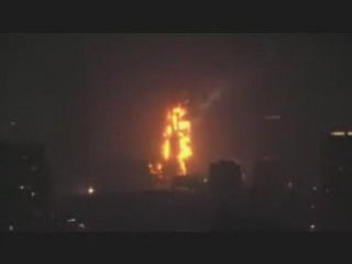 Incendie spectaculaire près d'une tour emblématique de Pékin