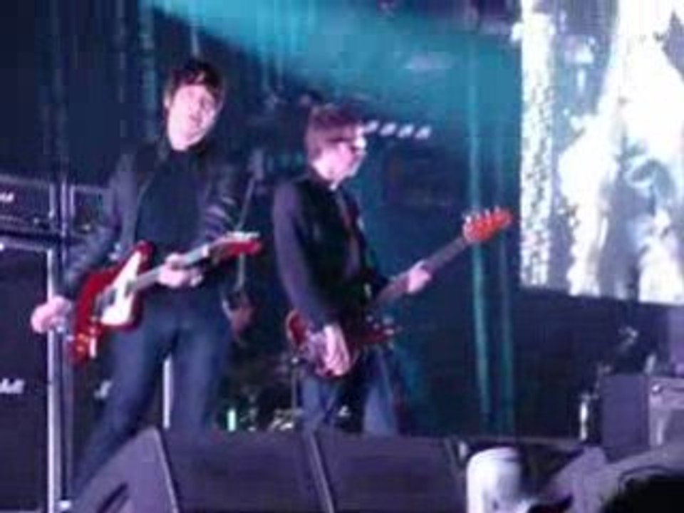 OASIS 'Roll with it' at Bercy, Paris on 3/03/2009