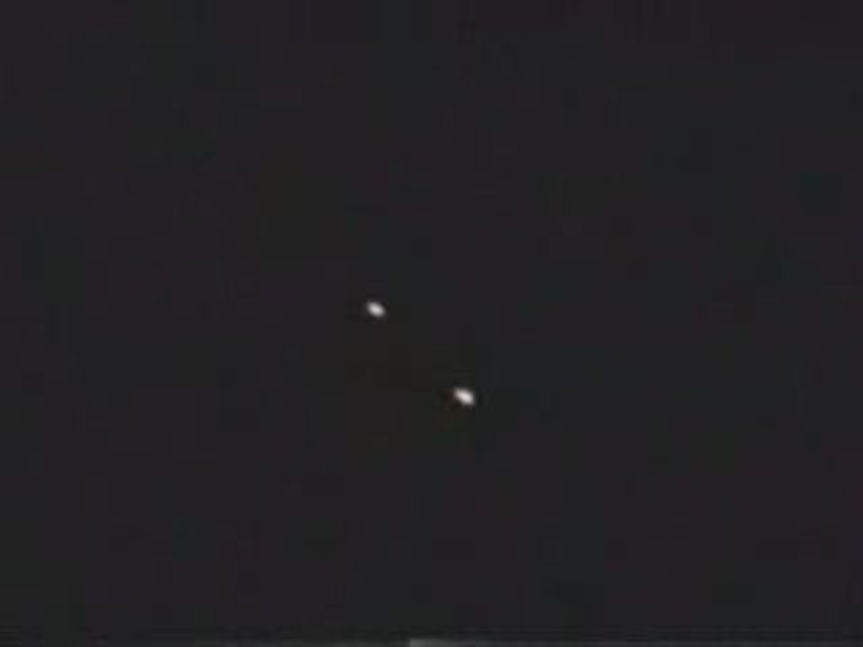 Weird UFO sightings: Triangle formation