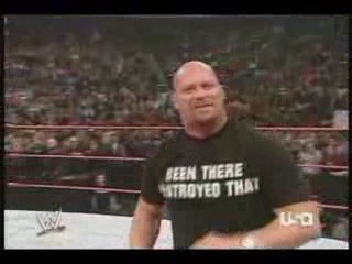 Stone Cold humilie Vince McMahon