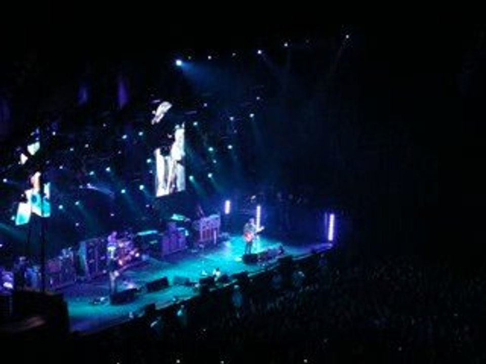 OASIS - THE IMPORTANCE OF BEING IDLE (Live Paris - 2009)