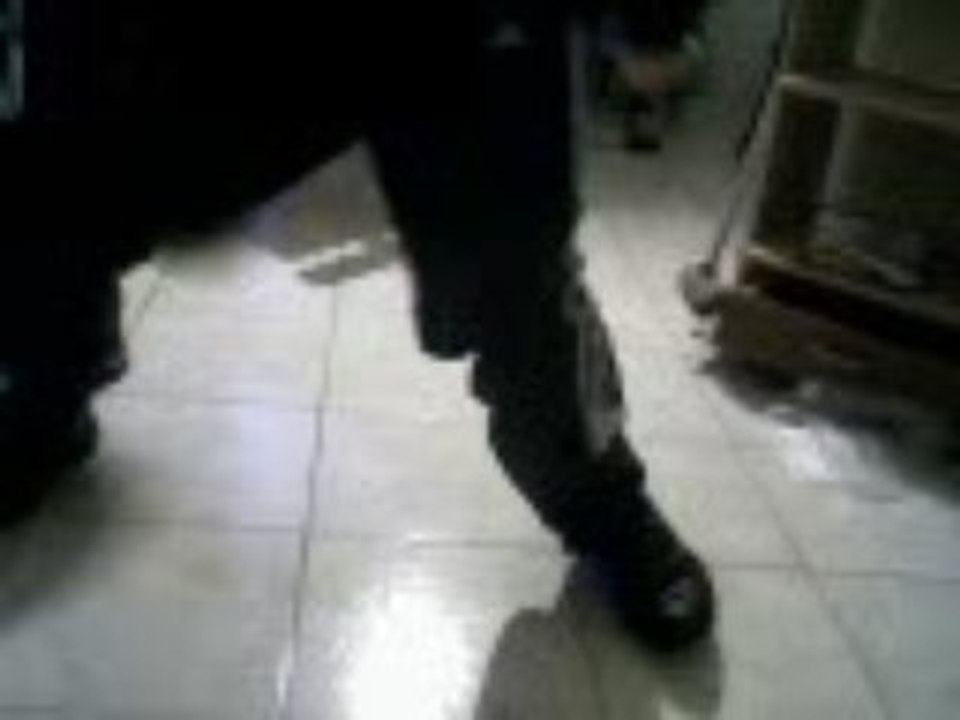 joueur de playground passement de jambe a la jordan