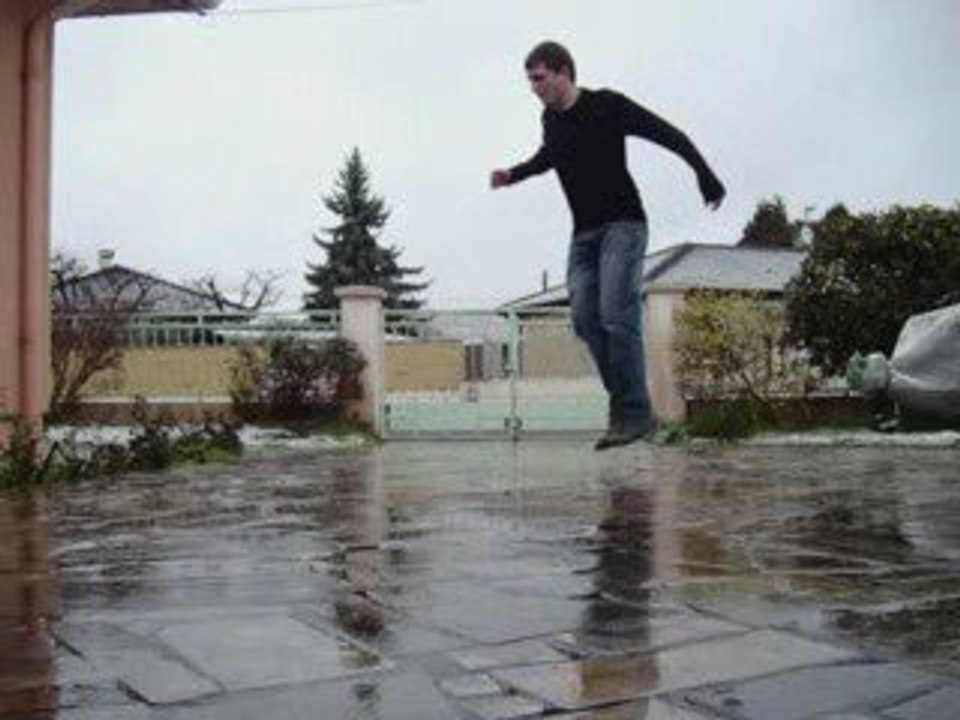 *Atomi[X] [J]umper* /\ Sous la neige