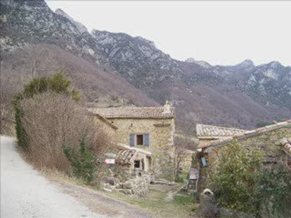 Balade a la Tour de Bezaudun en boucle depuis  Mie de Mornan