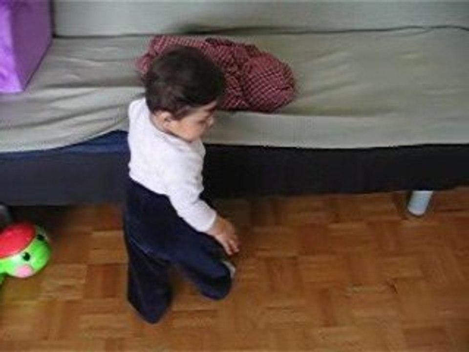 Ela Pinar Koltuklara Tutunuyor
