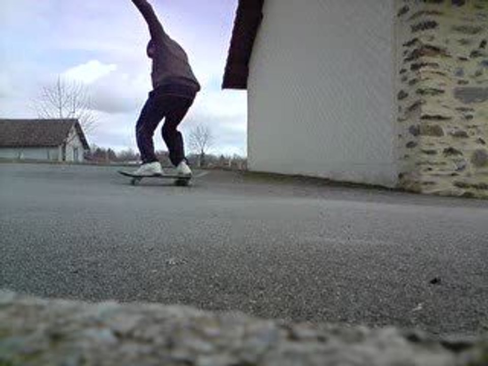 Fakie heelflip front