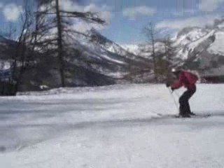 Arthur et Charly font du ski