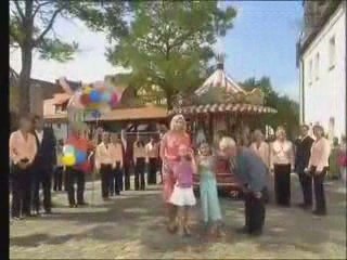 Que Sera __ Eva Lind   and Fischer Chor