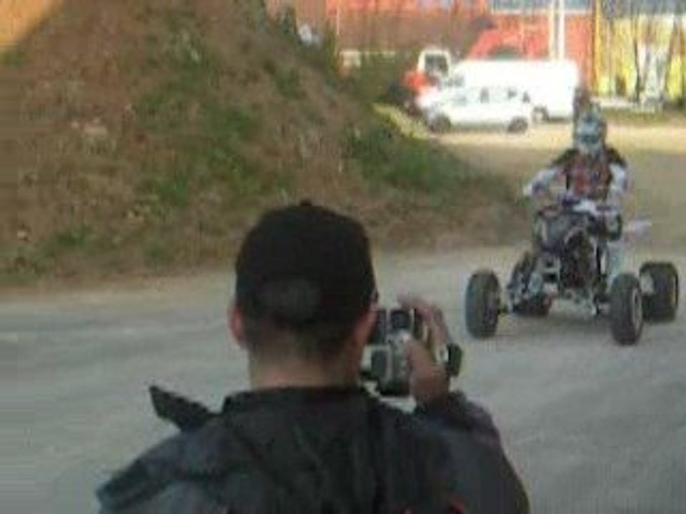 Salon des MILLE ROUES saut free style en quad