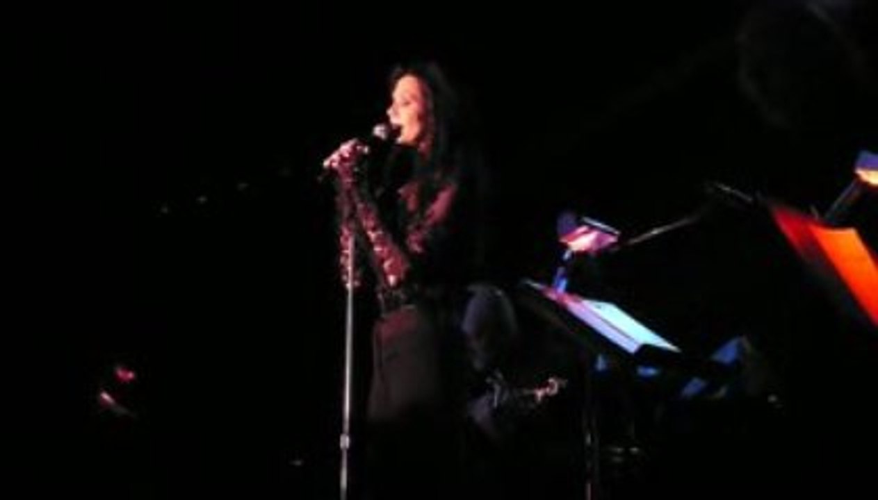 Lynda Carter sings 'Crazy' by Patsy Cline