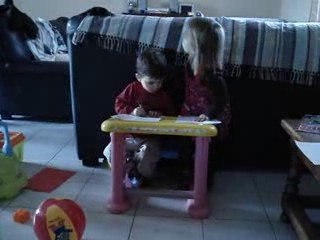 Robin et Lucie sur le bureau