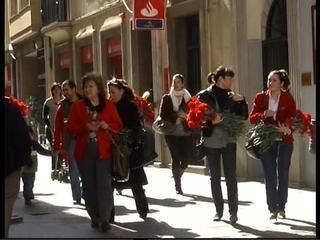 DÍA INTERNACIONAL DE LA MUJER.- REPARTO DE CLAVELES