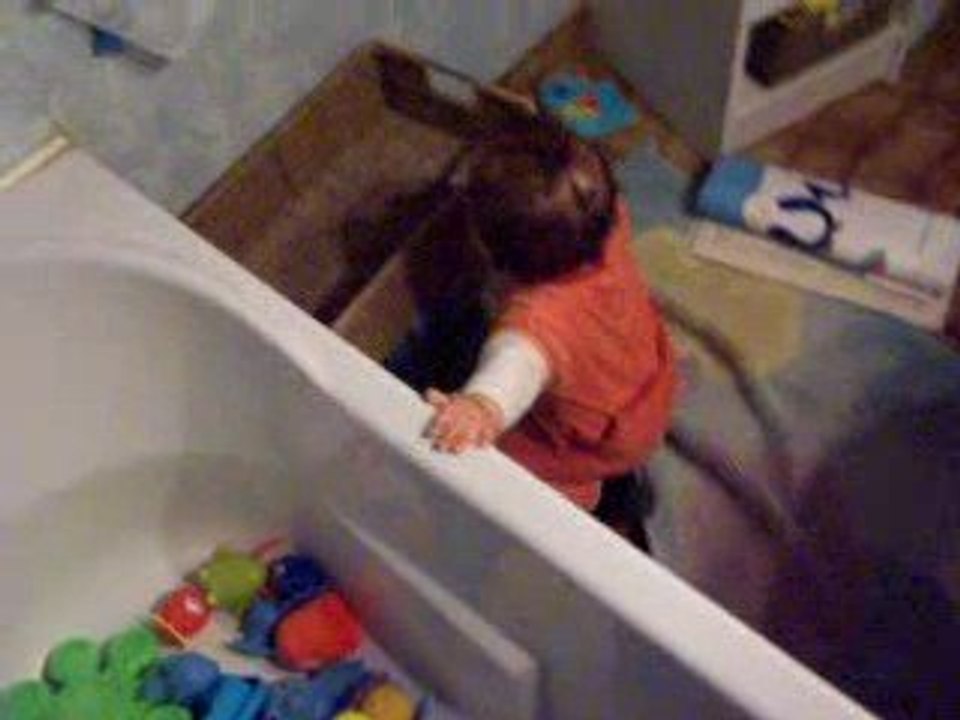 07 mars 09 - Nouveau jeu dans la salle de bain