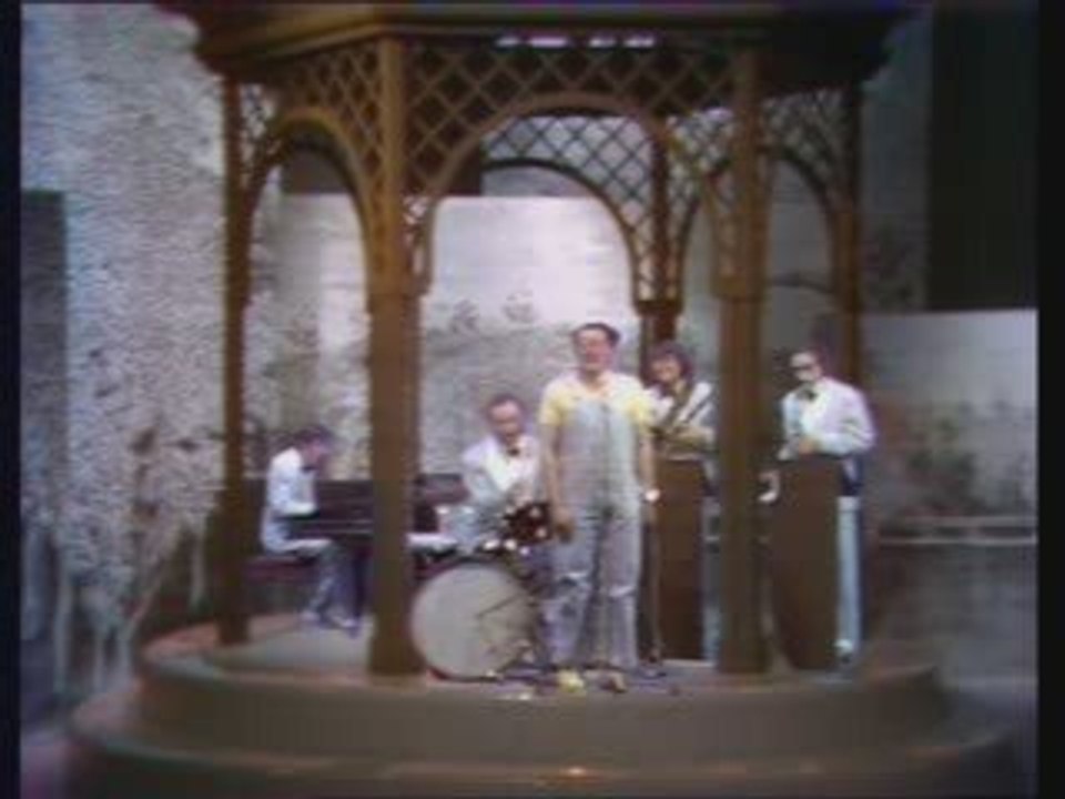 Coluche - Chanson Canadienne