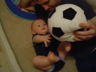 Lucas et son ballon de foot