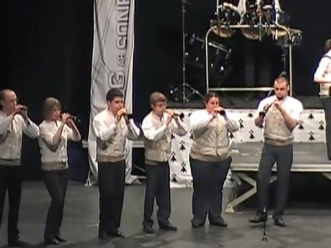 Bagad Bro Felger (Fougères) - Ploemeur 2009