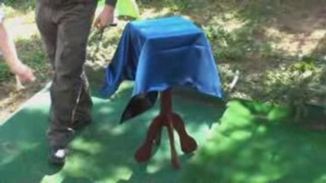 La table volante par Magic Baloo Les Magiciens de la Nuit