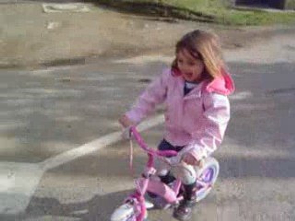 louane sans roulettes 2e essai ( sa langue dépasse lol)