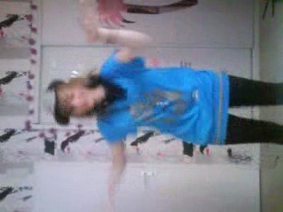 Julia - Hakimakli Ding Dong