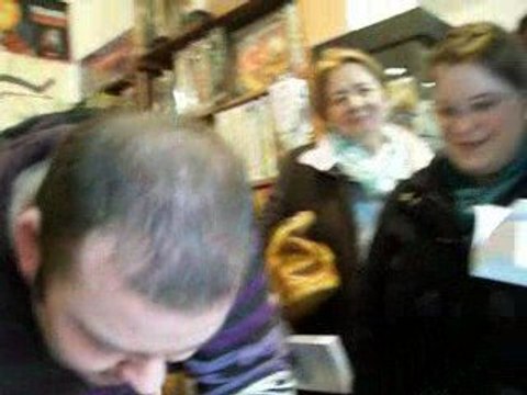 Fabrice et le manga Fly a la dédicace 07-03-2009 Caen