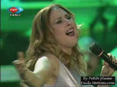 Nilüfer-Özlediğim Şimdi Çok Uzaklarda .Canlı Performans