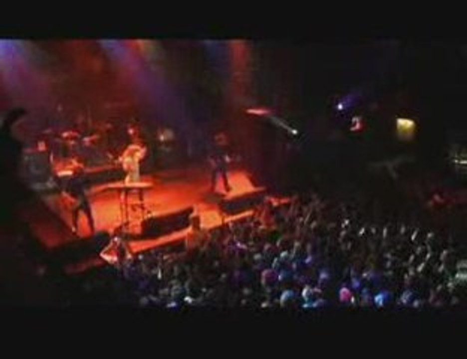 Paramore - Pressure (Live At Anaheim)