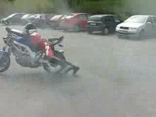 Regis claque un burn