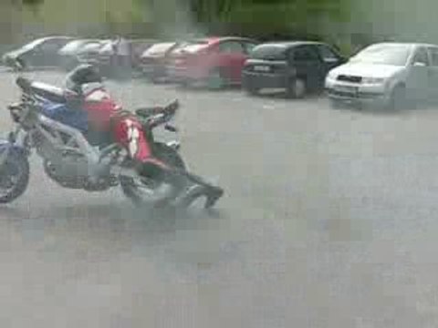 Regis claque un burn