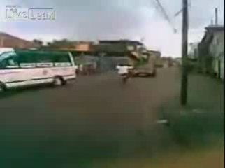 Collision frontale moto contre voiture