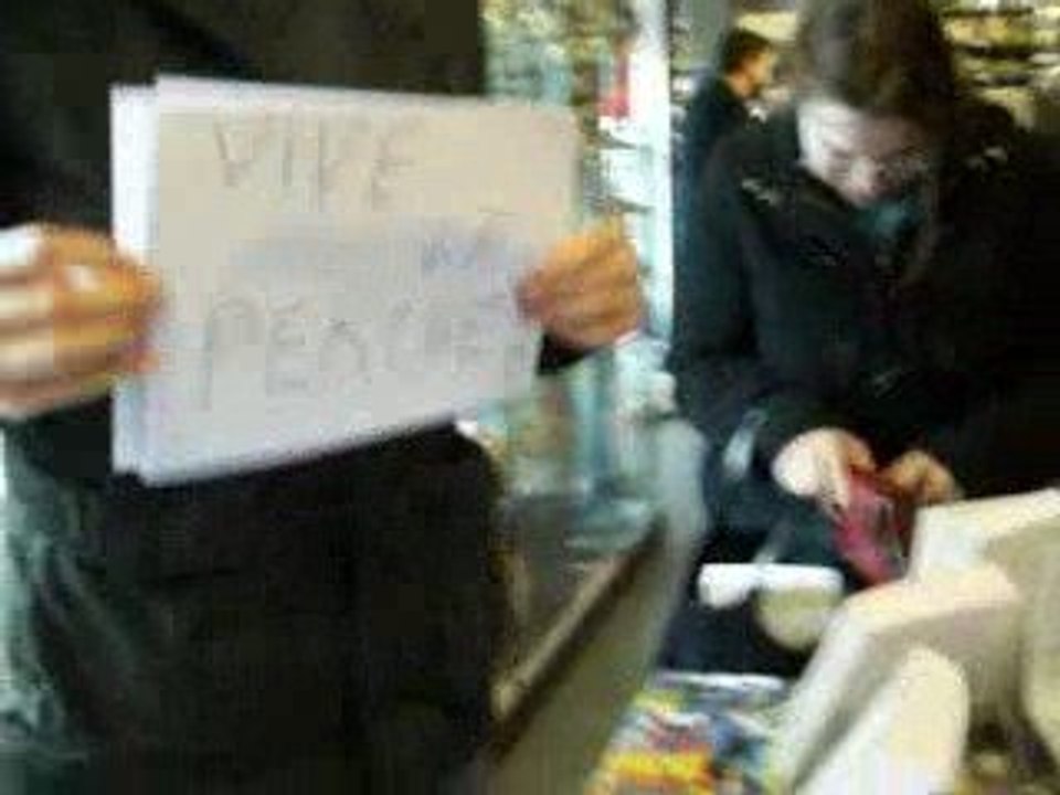 annonces de Fabrice a la seance de dedicaces 07-03-2009 Caen