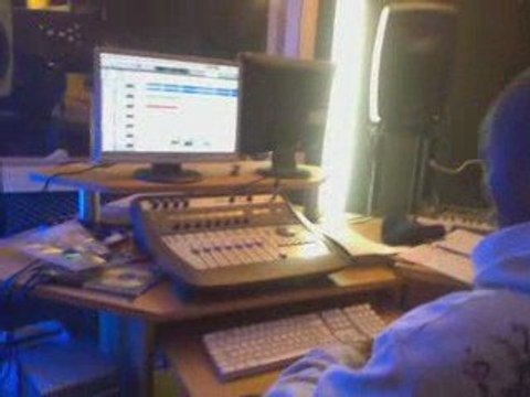 Kems devant la table de mix