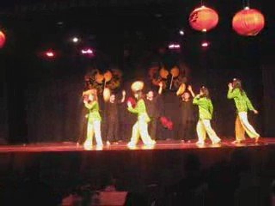 Danse Khuc ca dong thap Tet Lausanne