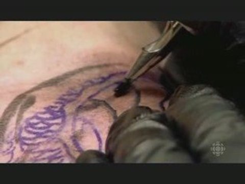 Marc chez le tatoueur - 3600 secondes d'extase