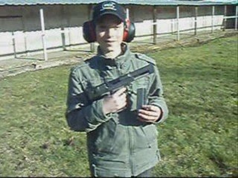 tir au pistolet desert eagle 44 magnum sur quilles 10 mètres