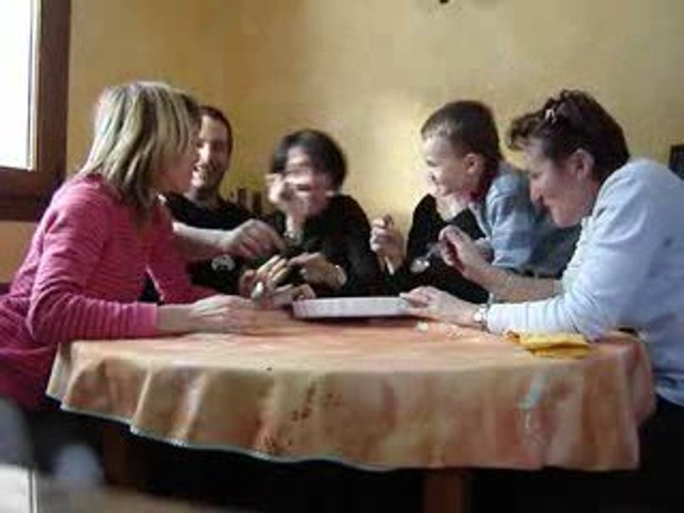 L'anniv d'Annie.. version Pakitos affamés par les raquettes!