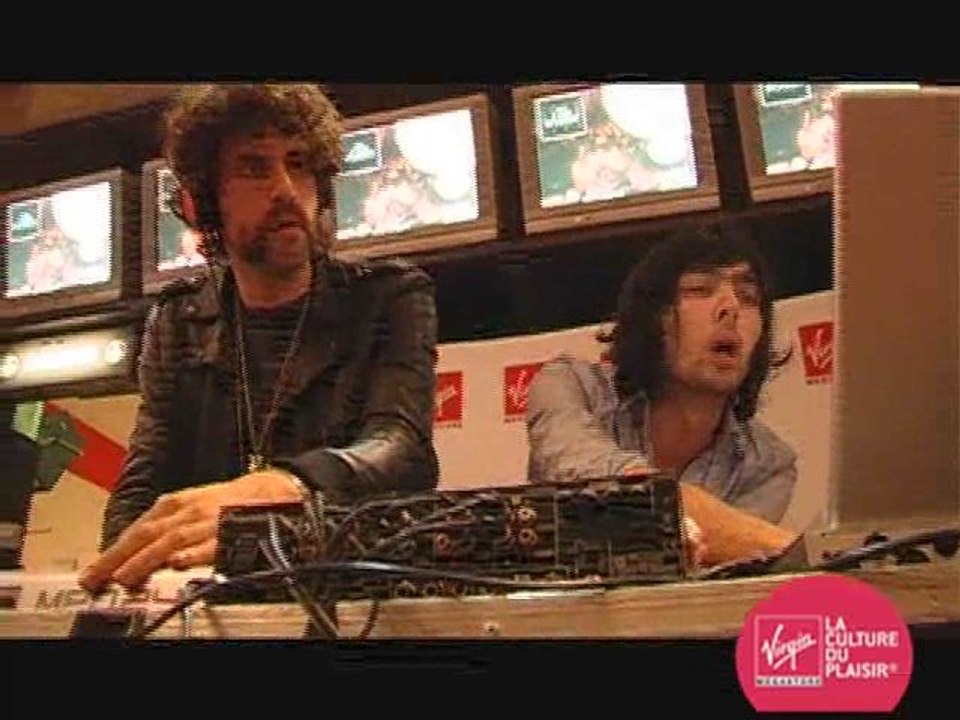 Justice - DJ Set au Virgin Megastore Champs-Elysées