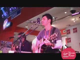 Salsedo - mini-concert et dédicace au Virgin Megastore