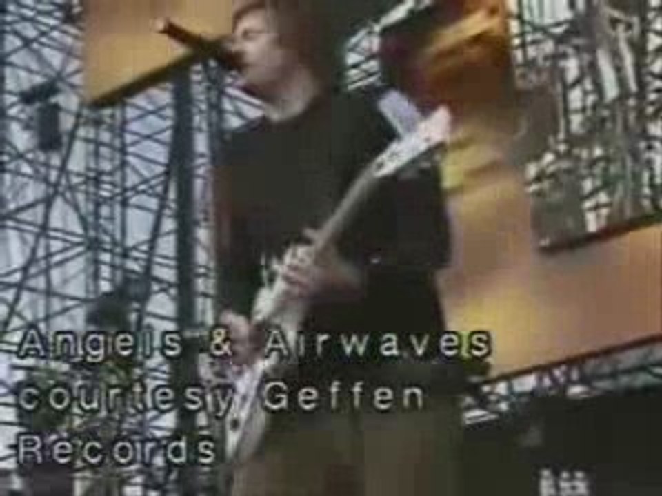 Angels And Airwaves - It Hurts (Live In Kroq)