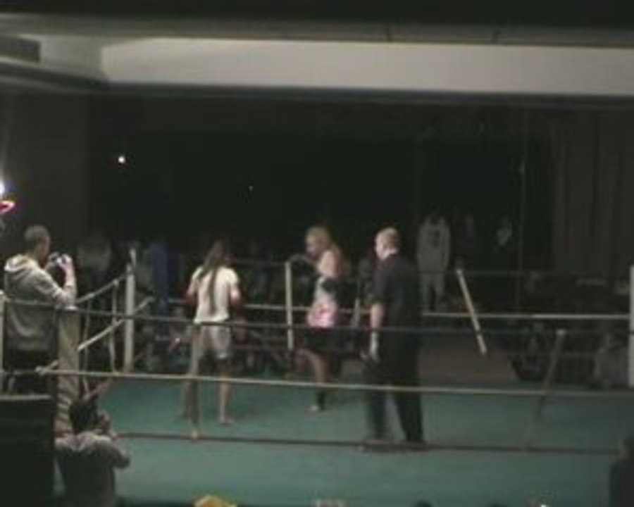 boxe thai Combat MOUNIA vs  NADIA