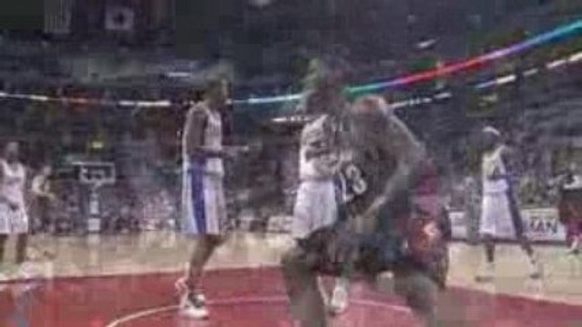 Nba Dunk of the night by Lebron James 10/03/2009