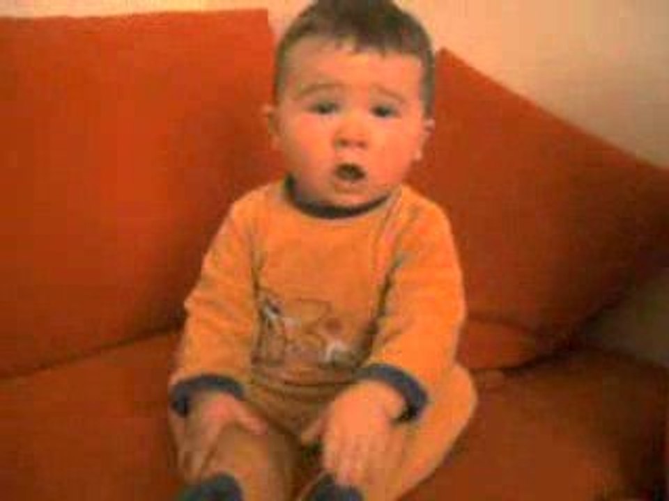 Oi a 11 mois et demis en train de danser