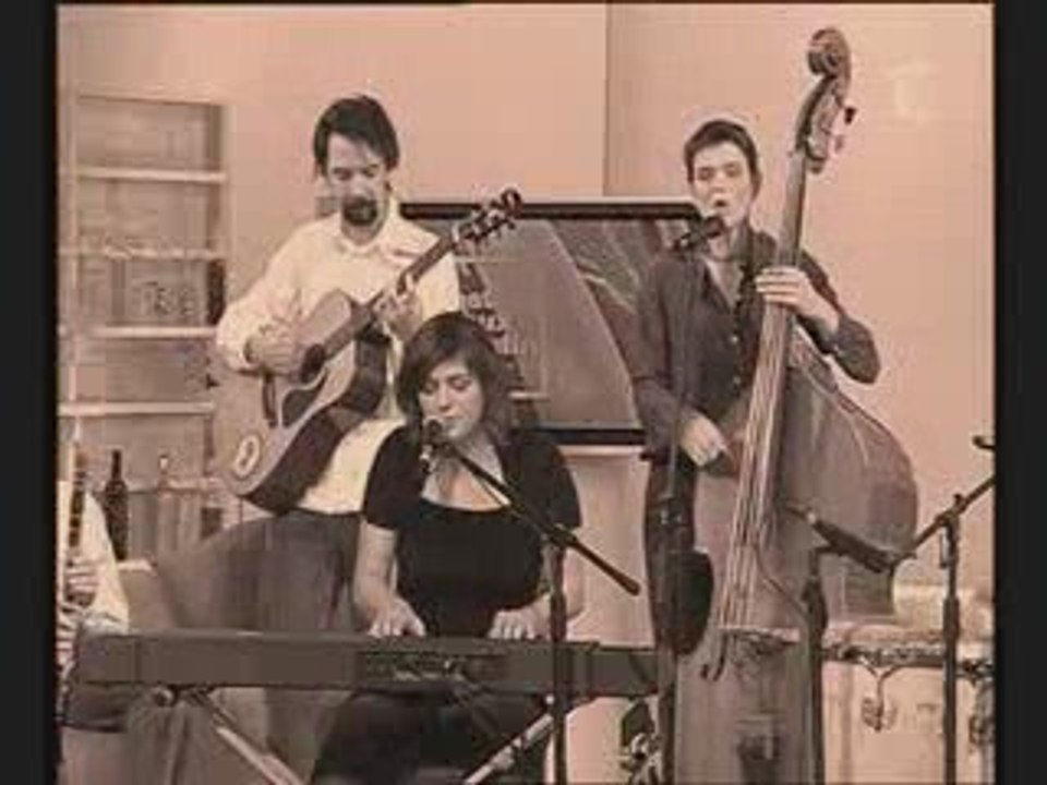 JULIE ET LE VELO QUI PLEURE clip Intuition